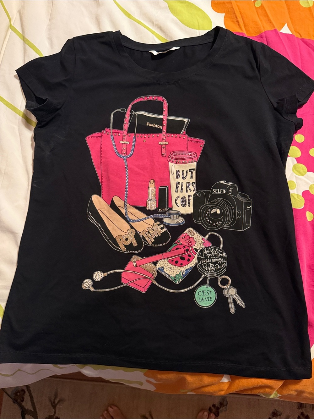 Black Tee with Pink Tote Graphic - Women Accessories
Worn once, deodorant marks